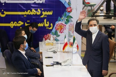 حضور عباس آخوندی وزیر سابق راه در پنجمین روز ثبت نام داوطلبان انتخابات ۱۴۰۰