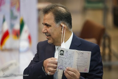 حضور عباس آخوندی وزیر سابق راه در پنجمین روز ثبت نام داوطلبان انتخابات ۱۴۰۰