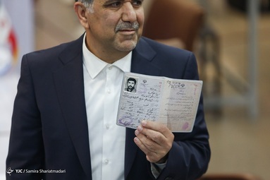 حضور عباس آخوندی وزیر سابق راه در پنجمین روز ثبت نام داوطلبان انتخابات ۱۴۰۰