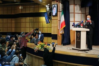 حضور علی لاریجانی رییس سابق مجلس در پنجمین روز ثبت نام داوطلبان انتخابات ۱۴۰۰
