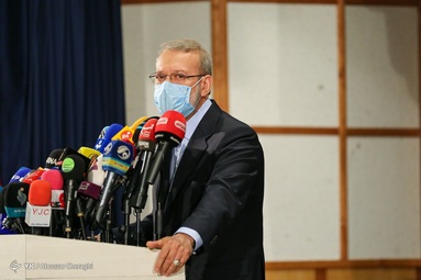 حضور علی لاریجانی رییس سابق مجلس در پنجمین روز ثبت نام داوطلبان انتخابات ۱۴۰۰