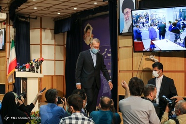 حضور علی لاریجانی رییس سابق مجلس در پنجمین روز ثبت نام داوطلبان انتخابات ۱۴۰۰