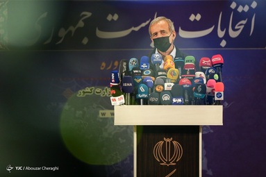 حضور مسعود پزشکیان نایب رییس مجلس در پنجمین روز ثبت نام داوطلبان انتخابات ۱۴۰۰