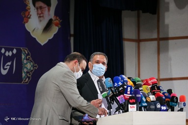 حضور سید شمس‌الدین حسینی وزیر اسبق اقتصاد در پنجمین روز ثبت نام داوطلبان انتخابات ۱۴۰۰