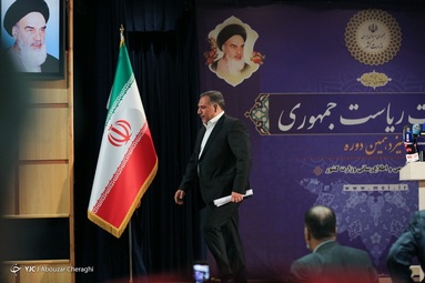 حضور سید شمس‌الدین حسینی وزیر اسبق اقتصاد در پنجمین روز ثبت نام داوطلبان انتخابات ۱۴۰۰