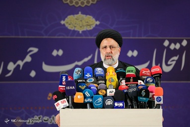 حضور سید ابراهیم رییسی ، رییس قوه قضاییه  در آخرین روز ثبت نام داوطلبان انتخابات ۱۴۰۰