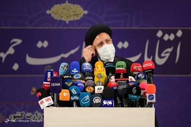 حضور سید ابراهیم رییسی ، رییس قوه قضاییه  در آخرین روز ثبت نام داوطلبان انتخابات ۱۴۰۰