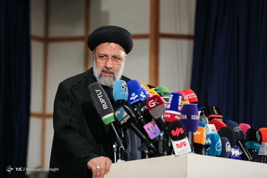 حضور سید ابراهیم رییسی ، رییس قوه قضاییه  در آخرین روز ثبت نام داوطلبان انتخابات ۱۴۰۰
