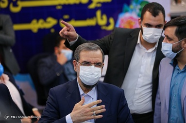 حضور محسن رضایی دبیر مجمع تشخیص مصلحت نظام  در آخرین روز ثبت نام داوطلبان انتخابات ۱۴۰۰