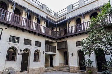عمارت طاهری از جمله آثار تاریخی دوره قاجاریه است که موزه مردم شناسی بوشهر نام گرفته است