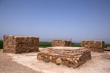 آتشکده «بهرام ری» در جاده ورامین و در نزدیکی روستای قلعه نو بر فراز تپه‌ای موسوم به تپه میل قرار دارد.