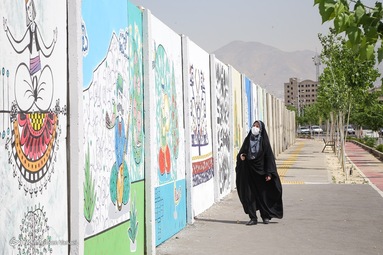 از مهمترین اماکن منطقه ۹ شهری تهران می‌توان به فرودگاه مهرآباد، پادگان جی، پارک المهدی اشاره کرد.