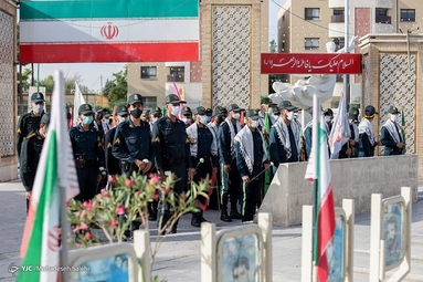 غبارروبی قبور مطهر شهدا همزمان با سالروز آزاد سازی خرمشهر - اصفهان