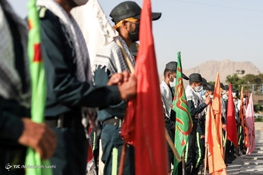 غبارروبی قبور مطهر شهدا همزمان با سالروز آزاد سازی خرمشهر - اصفهان