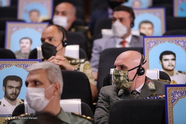 رونمایی از ترجمه کتاب «درکمین گل سرخ»