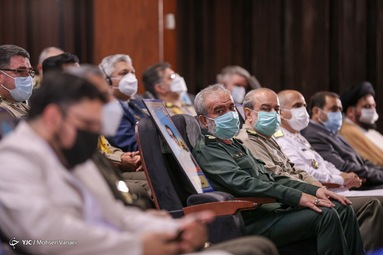 رونمایی از ترجمه کتاب «درکمین گل سرخ»