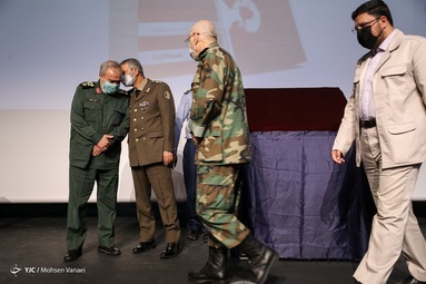 رونمایی از ترجمه کتاب «درکمین گل سرخ»