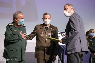 رونمایی از ترجمه کتاب «درکمین گل سرخ»
