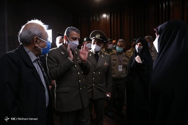 رونمایی از ترجمه کتاب «درکمین گل سرخ»