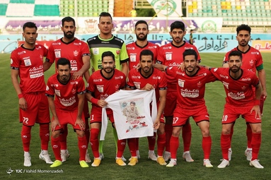 در چارچوب رقابت‌های لیگ برتر تیم‌های فوتبال ذوب آهن - پرسپولیس   به مصاف هم رفتند