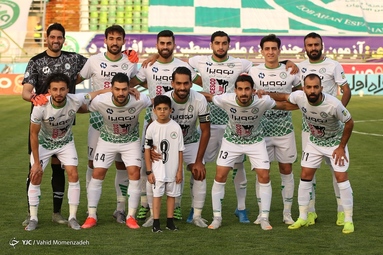 در چارچوب رقابت‌های لیگ برتر تیم‌های فوتبال ذوب آهن - پرسپولیس   به مصاف هم رفتند