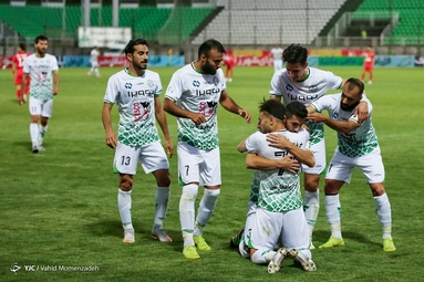 در چارچوب رقابت‌های لیگ برتر تیم‌های فوتبال ذوب آهن - پرسپولیس   به مصاف هم رفتند