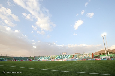 در چارچوب رقابت‌های لیگ برتر تیم‌های فوتبال ذوب آهن - پرسپولیس   به مصاف هم رفتند