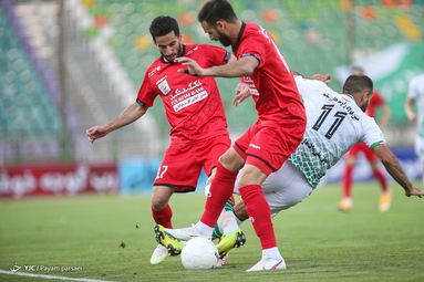 در چارچوب رقابت‌های لیگ برتر تیم‌های فوتبال ذوب آهن - پرسپولیس   به مصاف هم رفتند