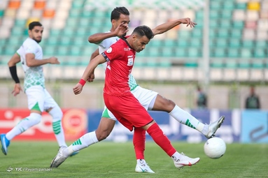 در چارچوب رقابت‌های لیگ برتر تیم‌های فوتبال ذوب آهن - پرسپولیس   به مصاف هم رفتند