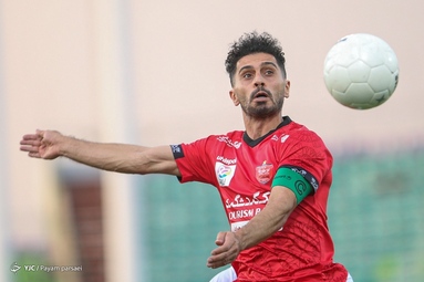 در چارچوب رقابت‌های لیگ برتر تیم‌های فوتبال ذوب آهن - پرسپولیس   به مصاف هم رفتند