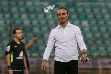 در چارچوب رقابت‌های لیگ برتر تیم‌های فوتبال ذوب آهن - پرسپولیس   به مصاف هم رفتند