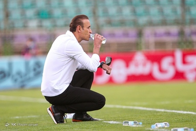 در چارچوب رقابت‌های لیگ برتر تیم‌های فوتبال ذوب آهن - پرسپولیس   به مصاف هم رفتند