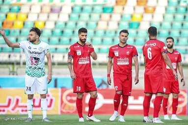 در چارچوب رقابت‌های لیگ برتر تیم‌های فوتبال ذوب آهن - پرسپولیس   به مصاف هم رفتند
