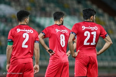 در چارچوب رقابت‌های لیگ برتر تیم‌های فوتبال ذوب آهن - پرسپولیس   به مصاف هم رفتند