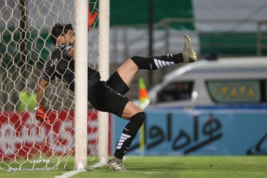 در چارچوب رقابت‌های لیگ برتر تیم‌های فوتبال ذوب آهن - پرسپولیس   به مصاف هم رفتند