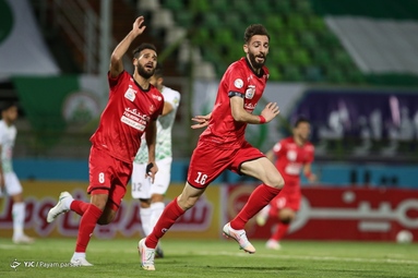 در چارچوب رقابت‌های لیگ برتر تیم‌های فوتبال ذوب آهن - پرسپولیس   به مصاف هم رفتند