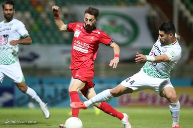 در چارچوب رقابت‌های لیگ برتر تیم‌های فوتبال ذوب آهن - پرسپولیس   به مصاف هم رفتند