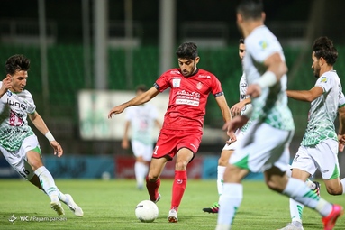 در چارچوب رقابت‌های لیگ برتر تیم‌های فوتبال ذوب آهن - پرسپولیس   به مصاف هم رفتند