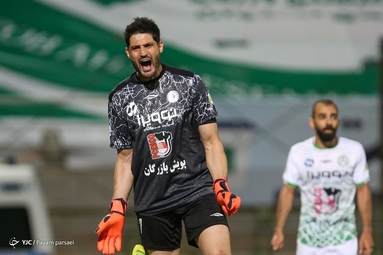 در چارچوب رقابت‌های لیگ برتر تیم‌های فوتبال ذوب آهن - پرسپولیس   به مصاف هم رفتند