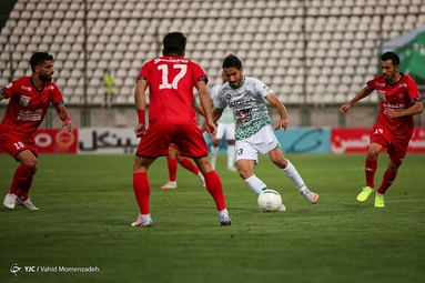 در چارچوب رقابت‌های لیگ برتر تیم‌های فوتبال ذوب آهن - پرسپولیس   به مصاف هم رفتند