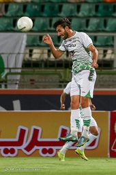 در چارچوب رقابت‌های لیگ برتر تیم‌های فوتبال ذوب آهن - پرسپولیس   به مصاف هم رفتند