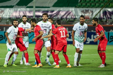 در چارچوب رقابت‌های لیگ برتر تیم‌های فوتبال ذوب آهن - پرسپولیس   به مصاف هم رفتند