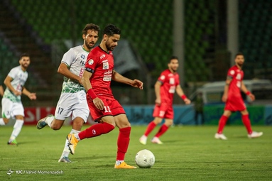 در چارچوب رقابت‌های لیگ برتر تیم‌های فوتبال ذوب آهن - پرسپولیس   به مصاف هم رفتند
