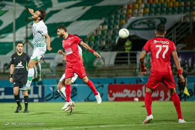 در چارچوب رقابت‌های لیگ برتر تیم‌های فوتبال ذوب آهن - پرسپولیس   به مصاف هم رفتند