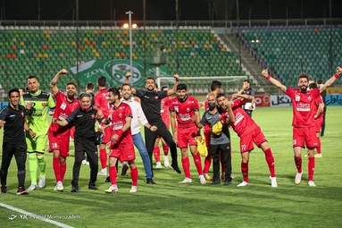 در چارچوب رقابت‌های لیگ برتر تیم‌های فوتبال ذوب آهن - پرسپولیس   به مصاف هم رفتند