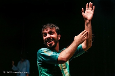 نمایش چهرازی نوشته مهدی راستی و به کارگردانی کامبیز نیک آمیز در سالن شماره یک خانه نمایش مهرگان در حال اجراست