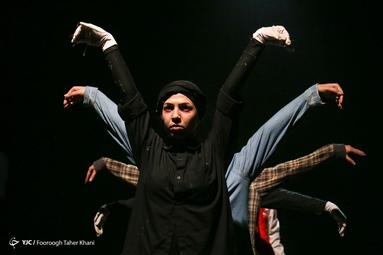 نمایش چهرازی نوشته مهدی راستی و به کارگردانی کامبیز نیک آمیز در سالن شماره یک خانه نمایش مهرگان در حال اجراست