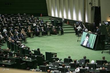 ارتباط تصویری مقام معظم رهبری با نمایندگان مجلس شورای اسلامی