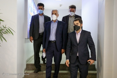 جضور محسن مهرعلیزاده داوطلب انتخابات ریاست جمهوری در رسانه ملی