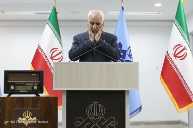 جضور محسن مهرعلیزاده داوطلب انتخابات ریاست جمهوری در رسانه ملی